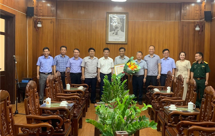 Trao quyết định chuẩn y Phó Chủ nhiệm Ủy ban Kiểm tra Huyện ủy Sóc Sơn, nhiệm kỳ 2020 - 2025
