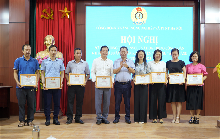Công đoàn ngành Nông nghiệp và Phát triển nông thôn thành phố: Biểu dương 48 “Gia đình công nhân, viên chức, lao động tiêu biểu” ngành Nông nghiệp