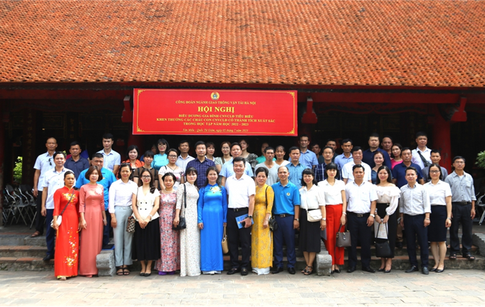 Công đoàn ngành giao thông vận tải Hà Nội biểu dương “Gia đình tiêu biểu” năm 2023