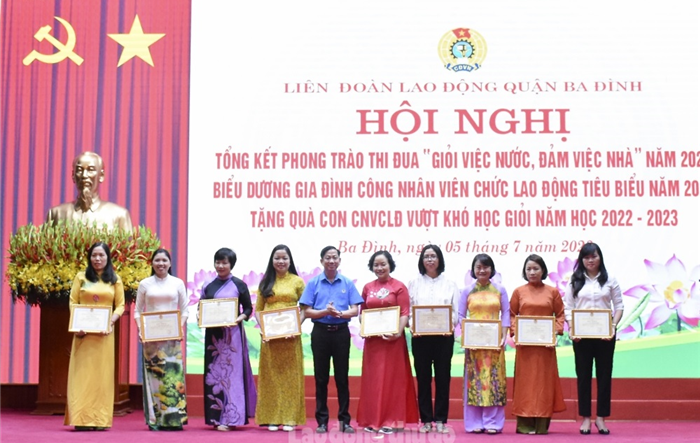 Liên đoàn Lao động quận Ba Đình: Biểu dương 106 gia đình công nhân, viên chức, lao động tiêu biểu năm 2023