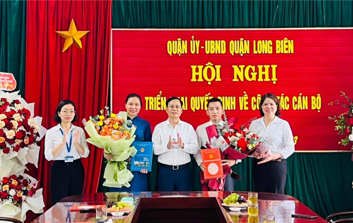 Quận ủy Long Biên công bố quyết định về công tác cán bộ tại Đảng bộ phường Phúc Lợi, Sài Đồng 