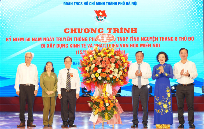 Cựu thanh niên xung phong tình nguyện Tháng 8 Thủ đô tiếp tục phát huy vai trò tâm huyết, trách nhiệm, giáo dục truyền thống cho thế hệ trẻ