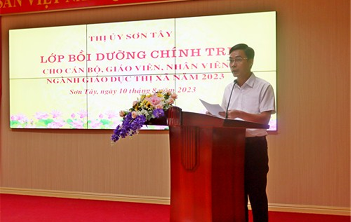 Khai mạc lớp bồi dưỡng chính trị hè cho cán bộ quản lý giáo dục và giáo viên trên địa bàn thị xã năm học 2023 - 2024