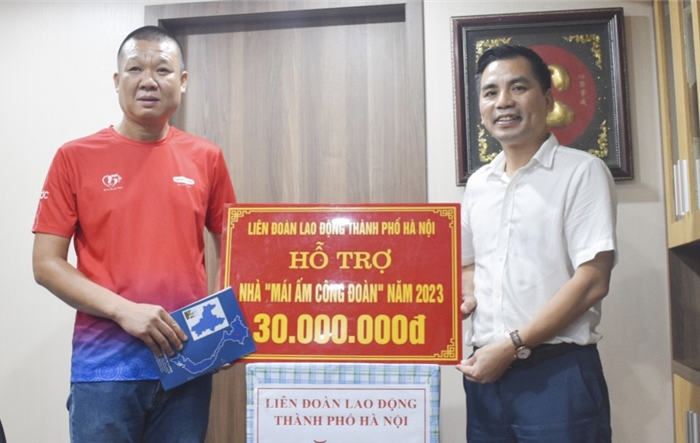 Liên đoàn Lao động thành phố: Trao hỗ trợ kinh phí sửa chữa “Mái ấm Công đoàn” cho đoàn viên công đoàn