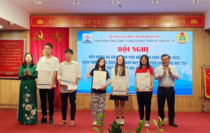 Hội nghị biểu dương gia đình cán bộ, công nhân viên tiêu biểu Tổng Công ty Đầu tư phát triển hạ tầng đô thị năm 2023