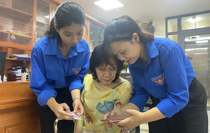 Triển khai ngày cao điểm tình nguyện vì đô thị văn minh và hỗ trợ người dân thực hiện thủ tục hành chính