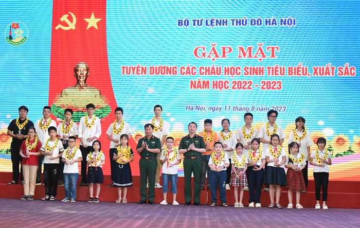 Bộ Tư lệnh Thủ đô Hà Nội tuyên dương 110 học sinh tiêu biểu, xuất sắc  