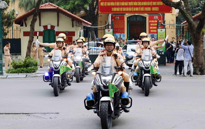 Phát động phong trào “Toàn dân tham gia phát hiện, cung cấp thông tin phản ánh các hành vi vi phạm trật tự, an toàn giao thông trên địa bàn thành phố Hà Nội”