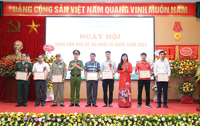 Chủ tịch Ủy ban MTTQ Việt Nam thành phố dự Ngày hội toàn dân bảo vệ An ninh Tổ quốc, tại phường Xuân La