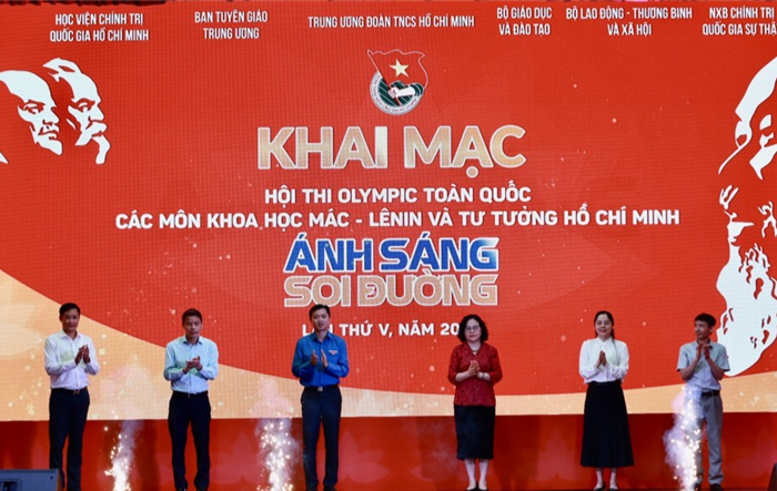 10 thí sinh, 4 đội tuyển xuất sắc tham gia tranh tài tại chung kết toàn quốc Hội thi Olympic "Ánh sáng soi đường"