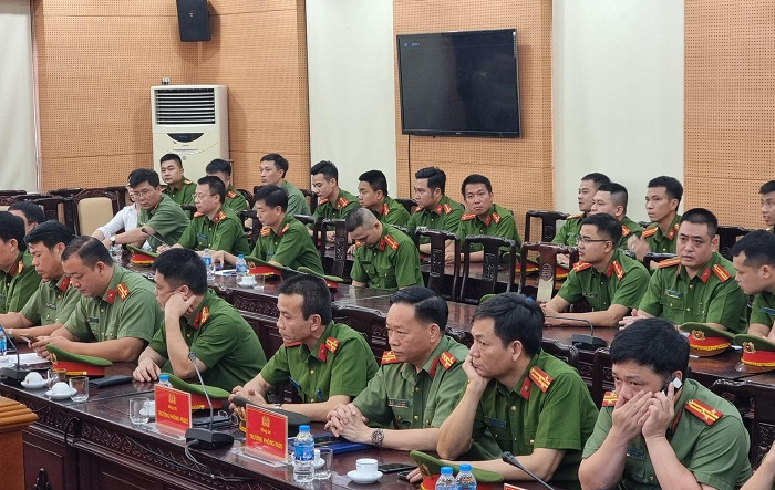 Họp báo thông tin về tình hình giải cứu cháu bé sau 10 giờ bị bắt cóc 