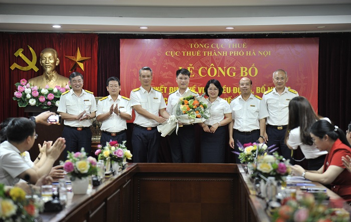 Trao quyết định điều động, bổ nhiệm Phó Cục trưởng Cục Thuế thành phố