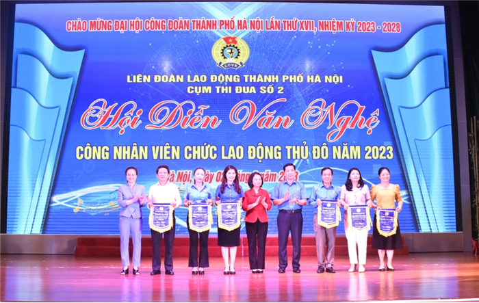 Tưng bừng Hội diễn văn nghệ công nhân, viên chức, lao động Cụm thi đua số 2