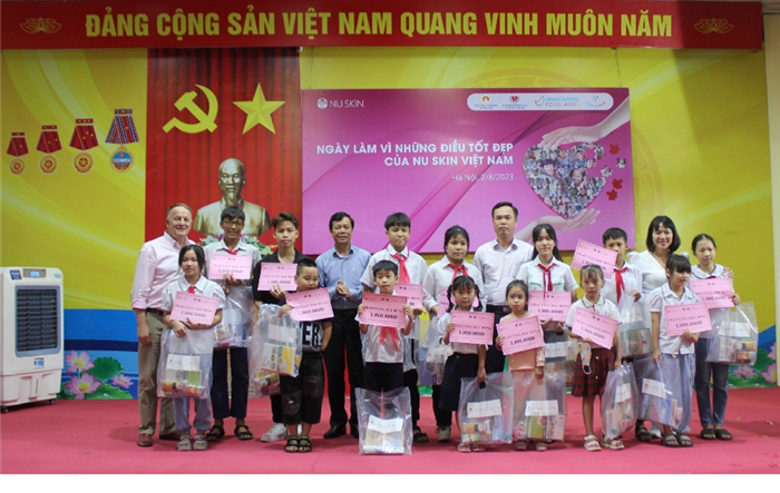 Chương trình “Ngày làm vì những điều tốt đẹp”: Trao 100 suất quà tặng học sinh khuyết tật, mồ côi