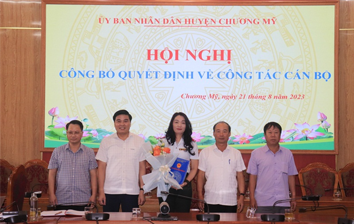 Chủ tịch UBND huyện trao quyết định bổ nhiệm Chánh thanh tra nhà nước huyện Chương Mỹ