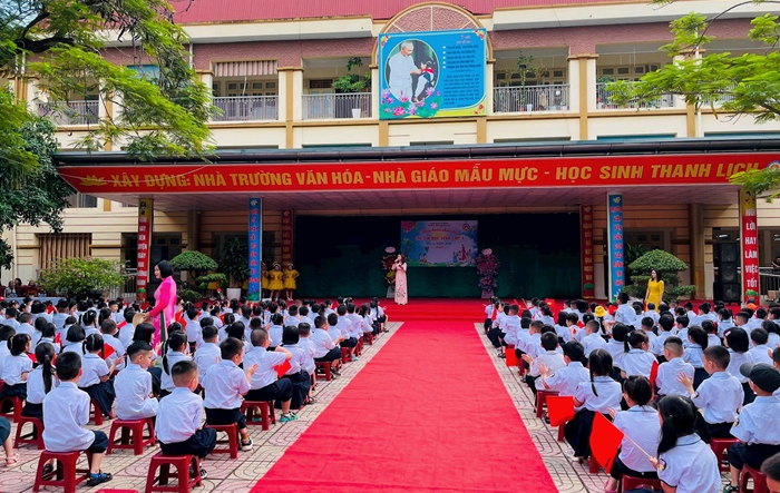 Các trường Tiểu học Hà Nội đón học sinh lớp 1 tựu trường năm học 2023 - 2024