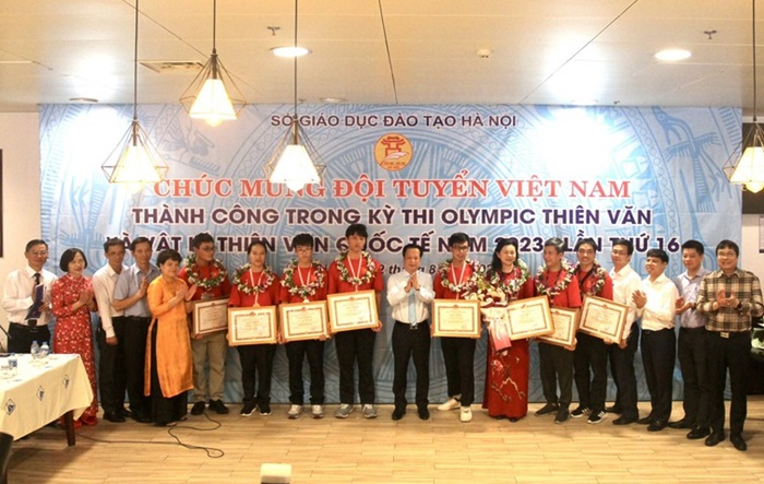 Học sinh Hà Nội giành 4 huy chương tại Olympic thiên văn và vật lý thiên văn quốc tế