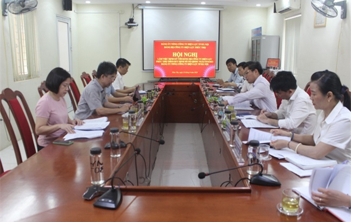 Phó Bí thư Thường trực Đảng ủy Tổng công ty Điện lực Hà Nội làm việc với Đảng ủy Công ty Điện lực Phúc Thọ