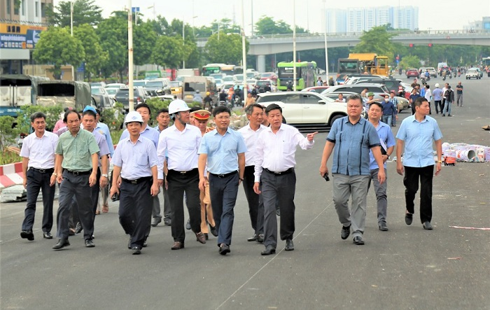 Phó Chủ tịch UBND thành phố Dương Đức Tuấn kiểm tra tiến độ dự án cầu Vĩnh Tuy - giai đoạn 2 