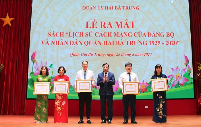 Lễ ra mắt sách “Lịch sử cách mạng của Đảng bộ và nhân dân quận Hai Bà Trưng 1925 - 2020”