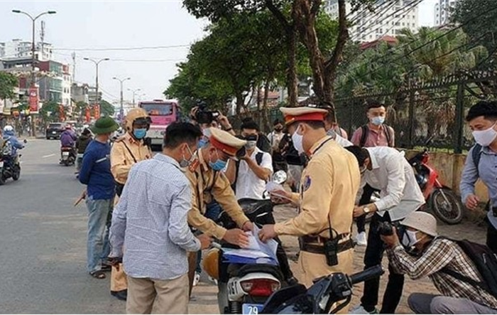 Cảnh sát giao thông thành phố: Tiếp nhận gần 400 tin phản ánh vi phạm về giao thông
