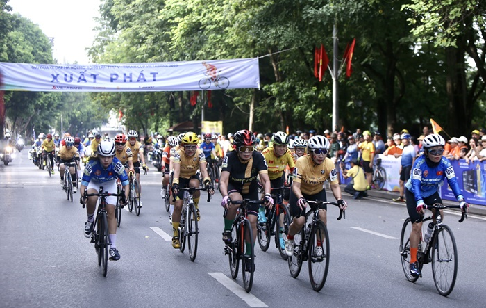 Sôi động Giải đua xe đạp Hà Nội mở rộng lần thứ V - Tranh cúp VietABank 2023