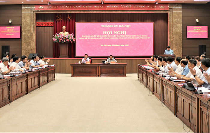 Phát hiện, đào tạo, bồi dưỡng nguồn học sinh ưu tú để học sinh THPT được kết nạp Đảng ngay tại trường