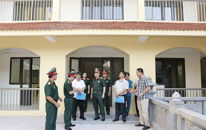 Tư lệnh Bộ Tư lệnh Thủ đô Hà Nội thăm, kiểm tra Ban Chỉ huy Quân sự thị trấn Văn Điển, huyện Thanh Trì