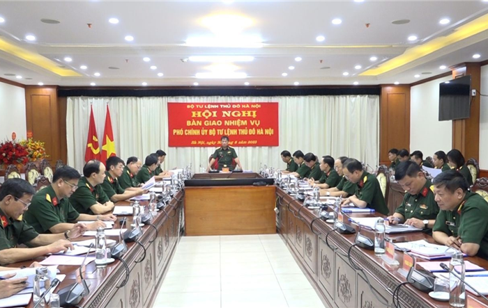 Bộ Tư lệnh Thủ đô Hà Nội tổ chức bàn giao nhiệm vụ Phó Chính uỷ Bộ Tư lệnh