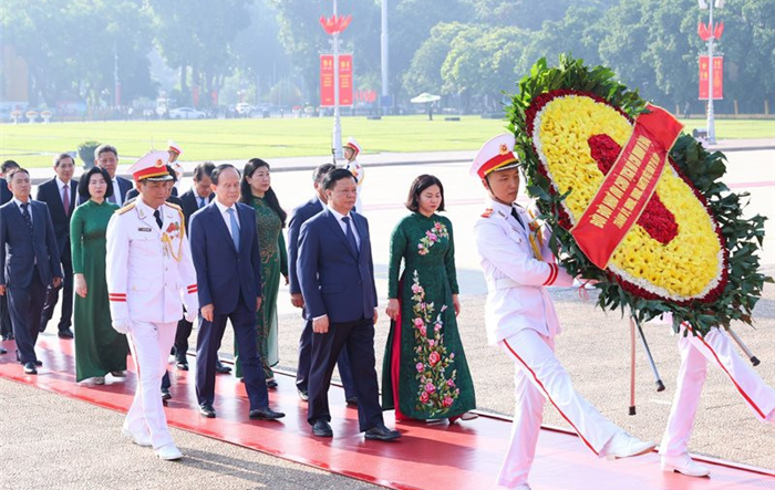 Lãnh đạo Đảng, Nhà nước và thành phố Hà Nội tưởng niệm Chủ tịch Hồ Chí Minh và các Anh hùng liệt sĩ 