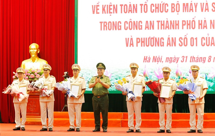 Lễ công bố các Quyết định kiện toàn tổ chức bộ máy và sắp xếp, bố trí cán bộ trong Công an thành phố