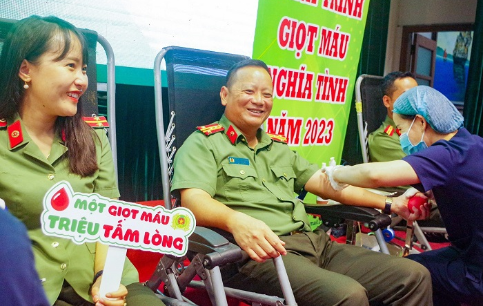 Hơn 600 cán bộ, chiến sĩ Công an thành phố chương trình hiến máu tình nguyện - Hành trình “Giọt máu nghĩa tình 2023” 
