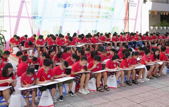 500 thiếu nhi Thủ đô hào hứng tham gia “Ngày hội sắc màu”