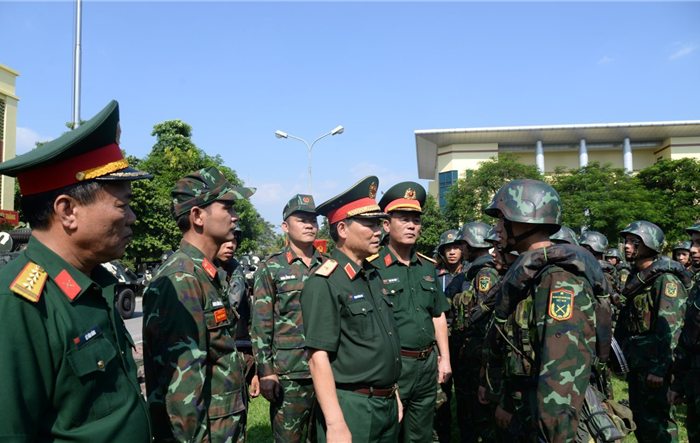 Phó Tổng Tham mưu trưởng Quân đội nhân dân Việt Nam kiểm tra công tác sẵn sàng chiến đấu tại tại Tiểu đoàn Thiết giáp 47 và Ban Chỉ huy Quân sự quận Thanh Xuân