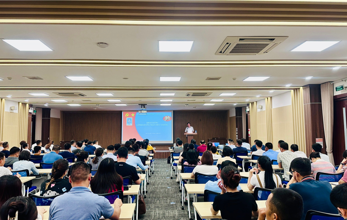 Đảng uỷ các khu công nghiệp và chế xuất Hà Nội tổ chức khai giảng lớp bồi dưỡng nhận thức về Đảng đợt 3 năm 2023