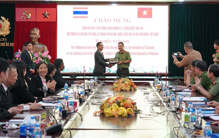 Đoàn đại biểu Văn phòng Tổng Chưởng lý Vương quốc Thái Lan, thăm và làm việc với Công an Hà Nội