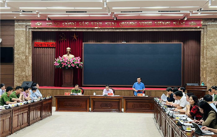 Phó Thủ tướng Chính phủ Trần Lưu Quang và Bí thư Thành ủy Đinh Tiến Dũng chủ trì làm việc về vụ cháy chung cư mini tại quận Thanh Xuân