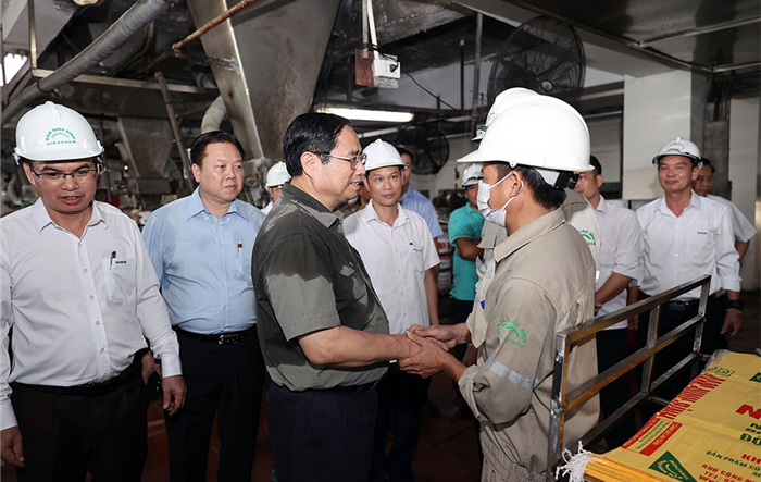 Kiên quyết đấu tranh, bác bỏ các âm mưu, thủ đoạn, luận điệu sai trái phủ nhận vai trò lãnh đạo của Đảng Cộng sản Việt Nam, phủ nhận những thành quả cách mạng Việt Nam