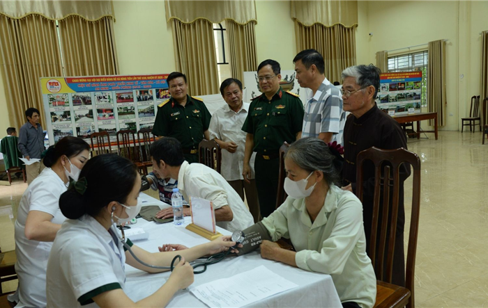 Bộ Tư lệnh Thủ đô: Khám bệnh, cấp thuốc cho đối tượng chính sách xã Hùng Tiến, huyện Mỹ Đức