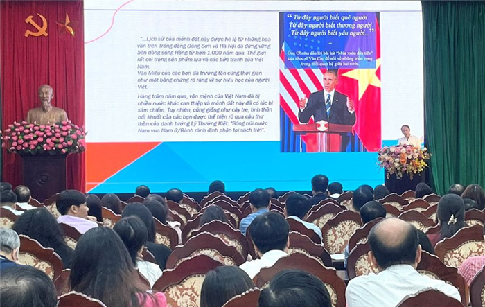 Ban Tuyên giáo Thành uỷ tập huấn nghiệp vụ tuyên truyền miệng cho 300 báo cáo viên thành phố