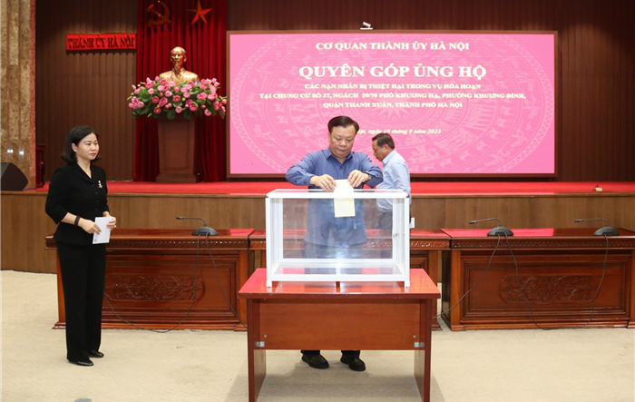Cơ quan Thành ủy quyên góp ủng hộ các nạn nhân vụ cháy tại quận Thanh Xuân