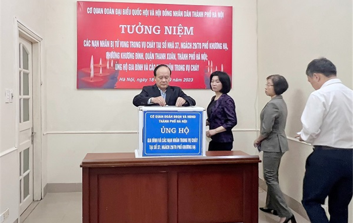 Cán bộ, công chức cơ quan Đoàn ĐBQH và HĐND thành phố quyên góp ủng hộ nạn nhân vụ cháy tại quận Thanh Xuân