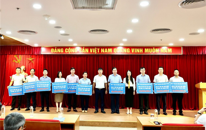 Đoàn viên ngành Xây dựng Hà Nội tưởng niệm, quyên góp ủng hộ nạn nhân vụ cháy chung cư tại phường Khương Đình, quận Thanh Xuân