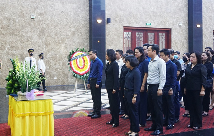 Phó Chủ tịch UBND thành phố Vũ Thu Hà viếng, chia buồn với gia đình nạn nhân vụ cháy tại quận Thanh Xuân