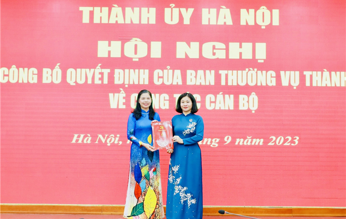 Đồng chí Đặng Thị Phương Hoa được giới thiệu để hiệp thương cử giữ chức Phó Chủ tịch Uỷ ban Mặt trận Tổ quốc Việt Nam thành phố