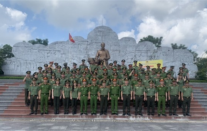 Uỷ ban kiểm tra Đảng ủy Công an thành phố tố chức lễ báo công dâng Bác