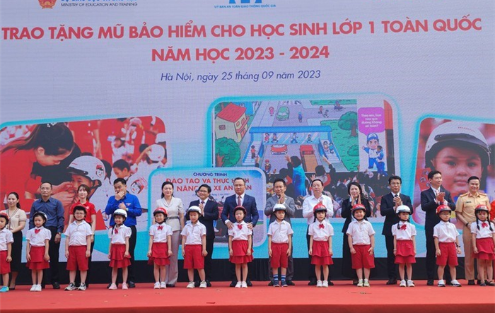 Công ty Honda tặng 2 triệu mũ bảo hiểm cho học sinh lớp 1 trên toàn quốc
