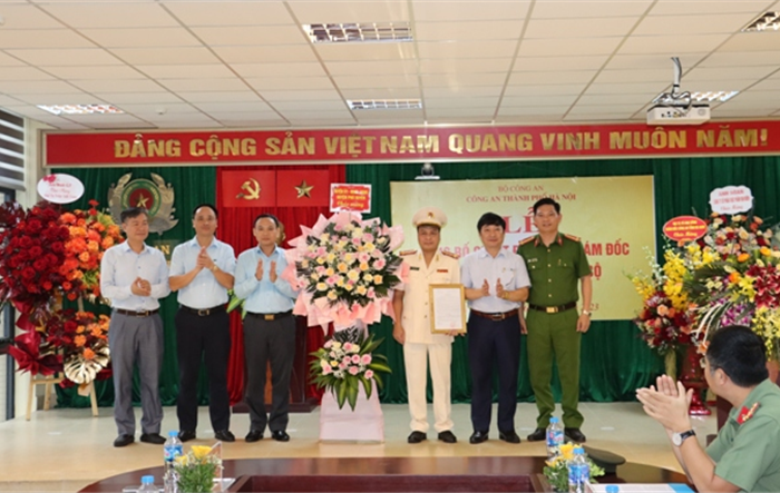 Công bố quyết định về công tác cán bộ tại Công an huyện Phú Xuyên