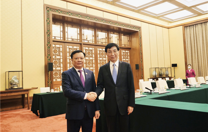Bí thư Thành uỷ Hà Nội Đinh Tiến Dũng chào xã giao Chủ tịch Chính hiệp Trung Quốc Vương Hộ Ninh