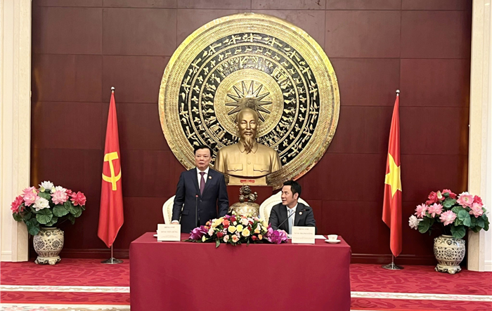 Đoàn đại biểu cấp cao thành phố Hà Nội thăm Đại sứ quán Việt Nam tại Trung Quốc